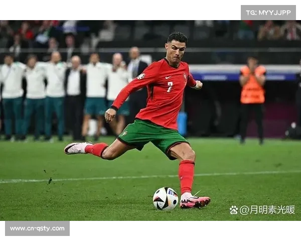 莱切1-1尤文图斯，班达断球反击破门后模仿C罗庆祝